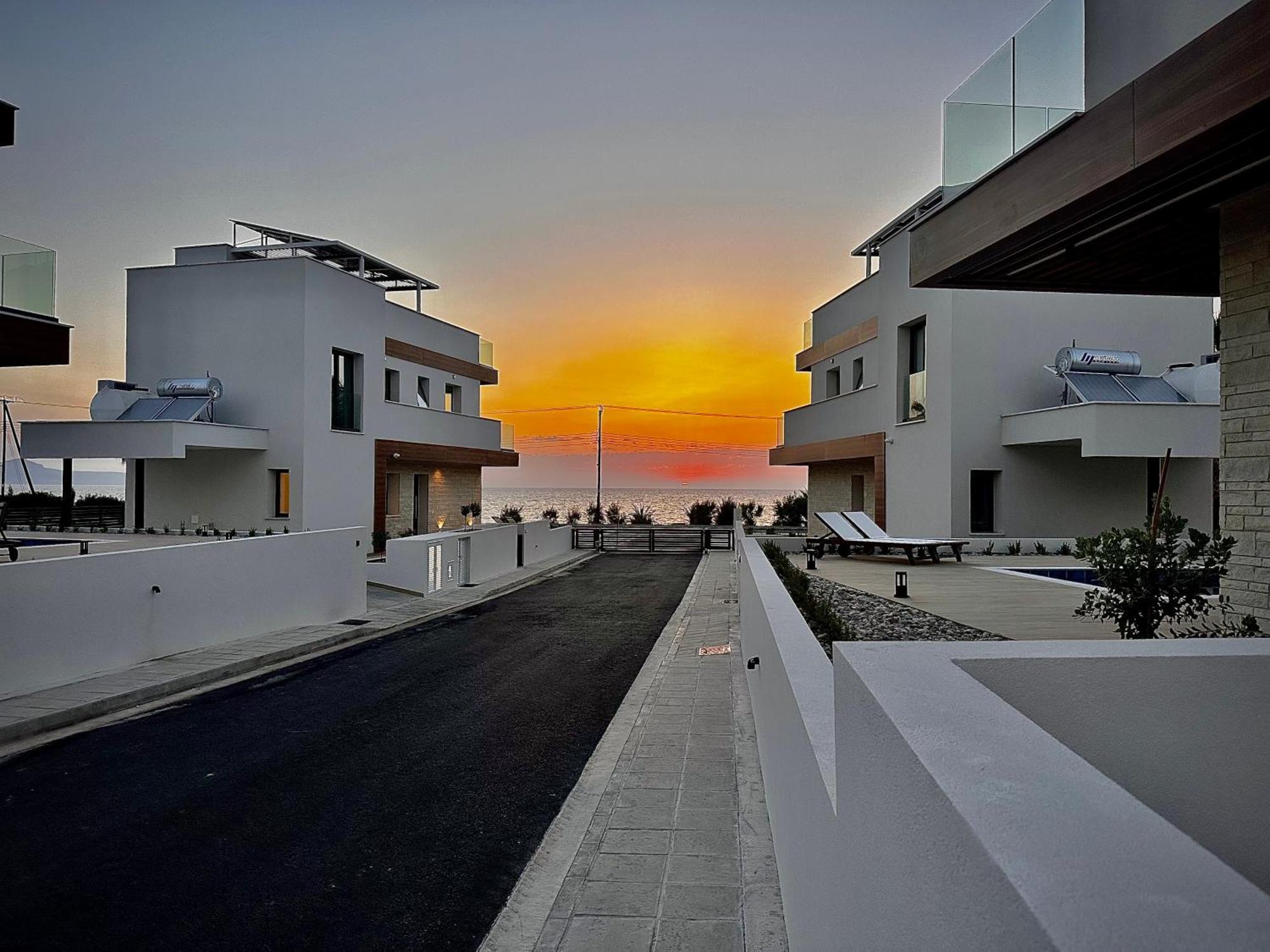 Santa Barbara Seafront Villas W Jacuzzi Pool Paphos Exterior photo